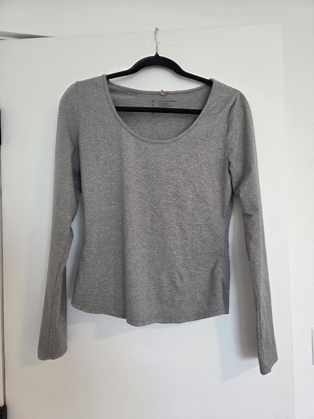 P'tula Gray Long Sleeve Scoop Neck Top